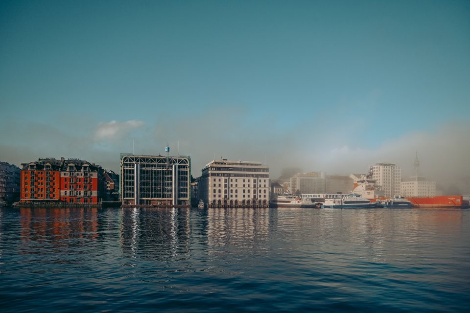 Sjøbotnen i Bergen gøymer århundre med kulturminne – no skal dei kartleggjast.