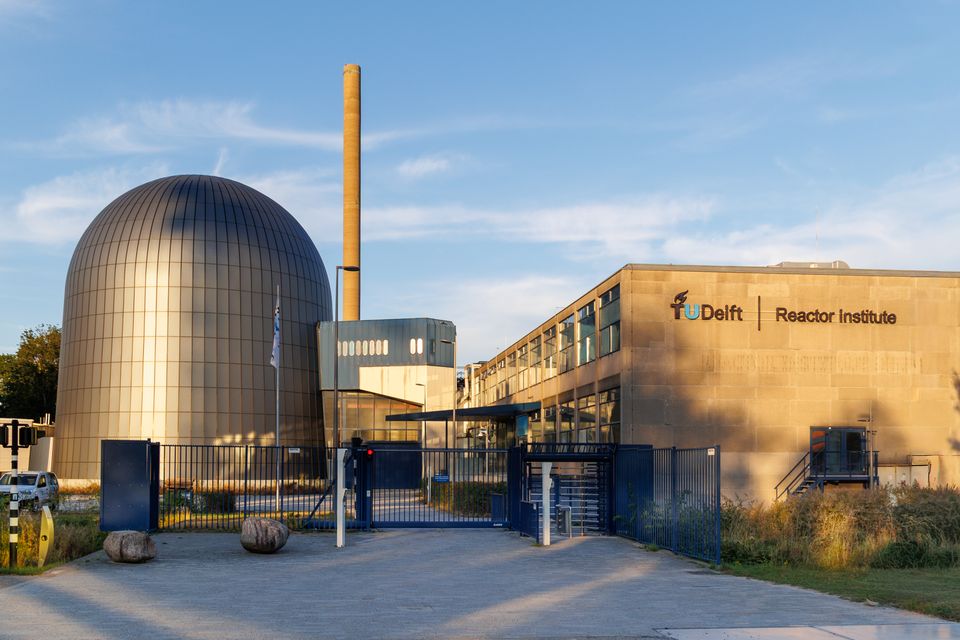 Brukar gigantsum på å senda atomavfallet vårt til Sverige.