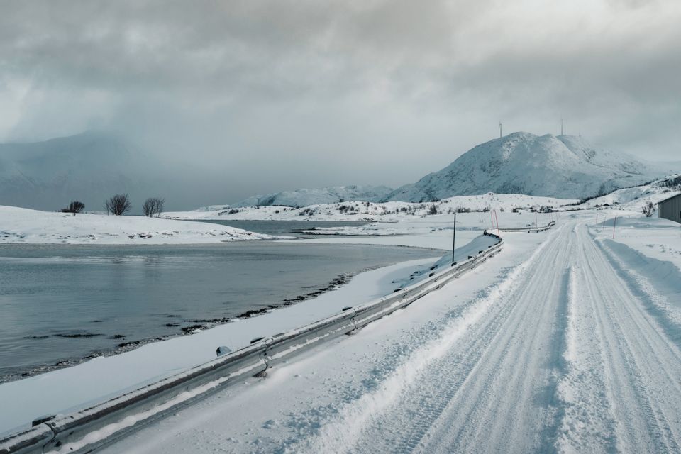 Kong Haakon i Finnmark: Besøkte deim som vaktar grensa mot Russland