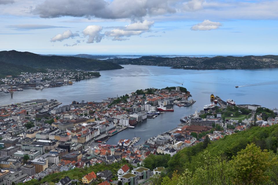 Då ho fekk jobben, stod ho allereie klar med champagnen i handi.