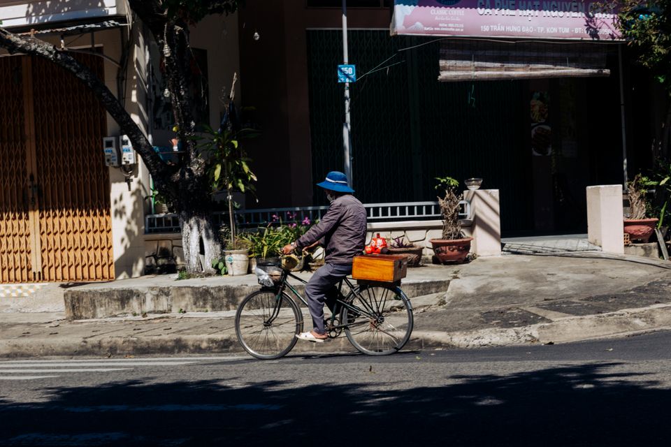 Vert hylla for uvanleg grep: Syklar yver 350 kilometer medan konkurrentane tek privatfly